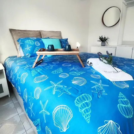 Holiday home - Private Spacious Sunlit Patio *