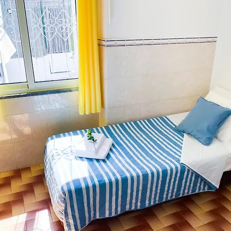 Semesterbostad - Private Spacious Sunlit Patio