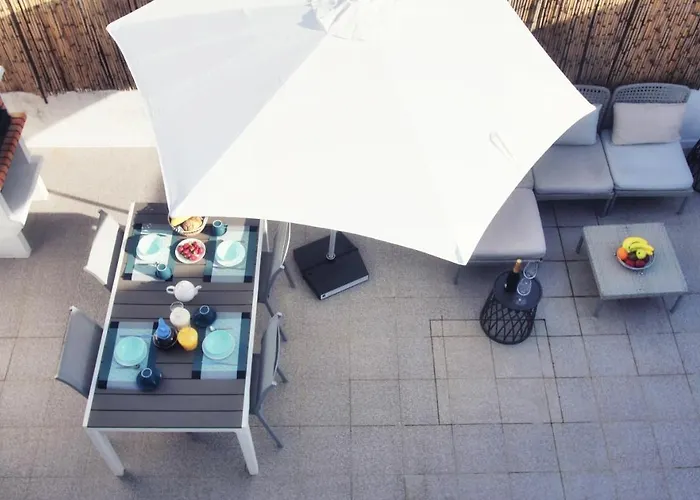 Semesterbostad - Private Spacious Sunlit Patio *