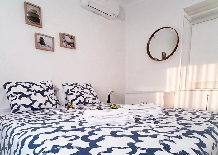 Semesterbostad - Private Spacious Sunlit Patio *