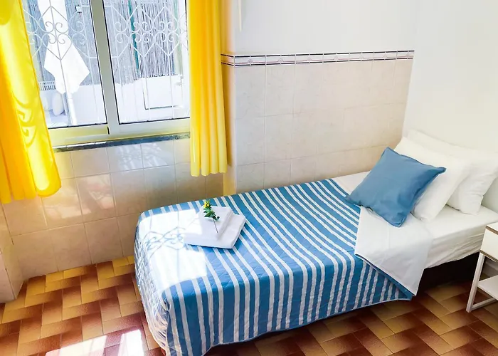 Semesterbostad - Private Spacious Sunlit Patio