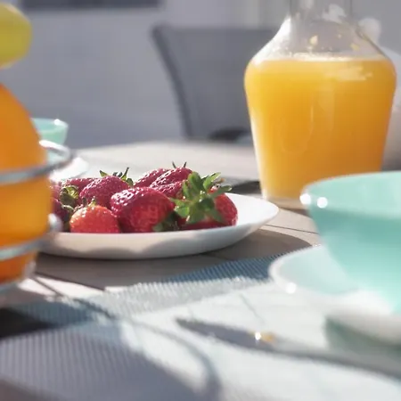 Hébergement de vacances - Private Spacious Sunlit Patio