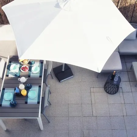 Ferienhaus - Private Spacious Sunlit Patio *