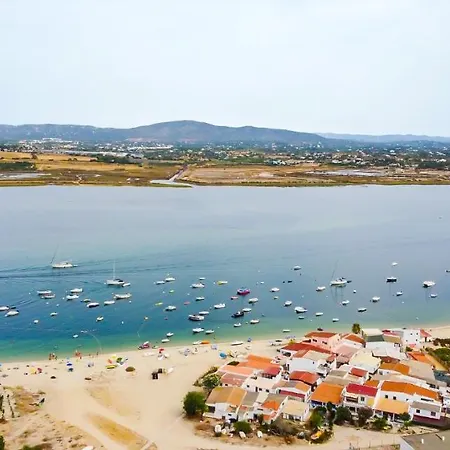 - Private Spacious Sunlit Patio Hébergement de vacances Olhão