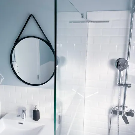 Hébergement de vacances - Private Spacious Sunlit Patio