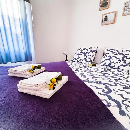 Moradia - T2 Pátio Amplo Casa vacanze *