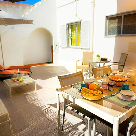 - Private Spacious Sunlit Patio * Olhão