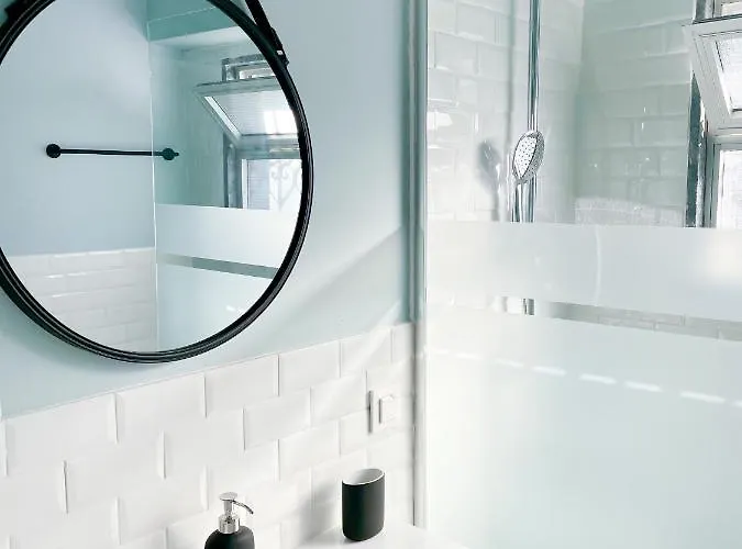 - Private Spacious Sunlit Patio 펜션